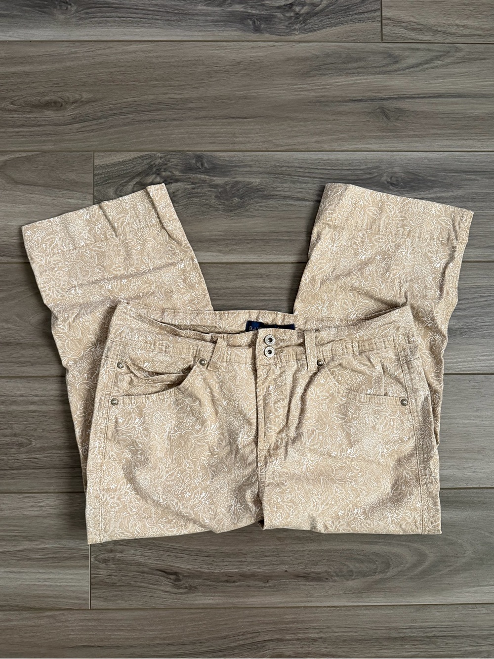 Women’s Beige Paisley Capri Pants